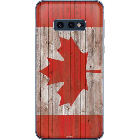 Canadian Flag Dark Wood Galaxy S10e Skin